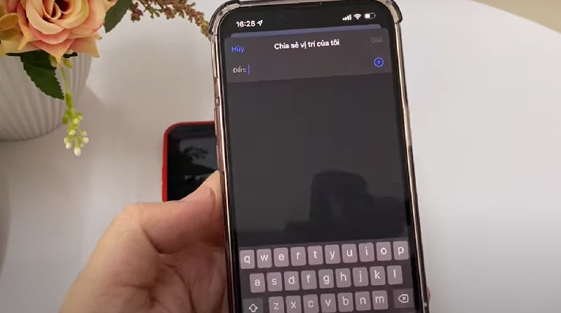 Mở ứng dụng Tìm, vào mục Tôi và bật Chia sẻ vị trí của tôi trên Máy 1.