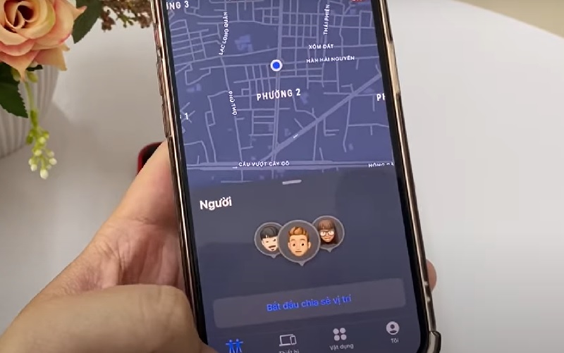 Vào mục Người, nhấn Bắt đầu hoặc dấu cộng để chọn Chia sẻ vị trí của tôi.