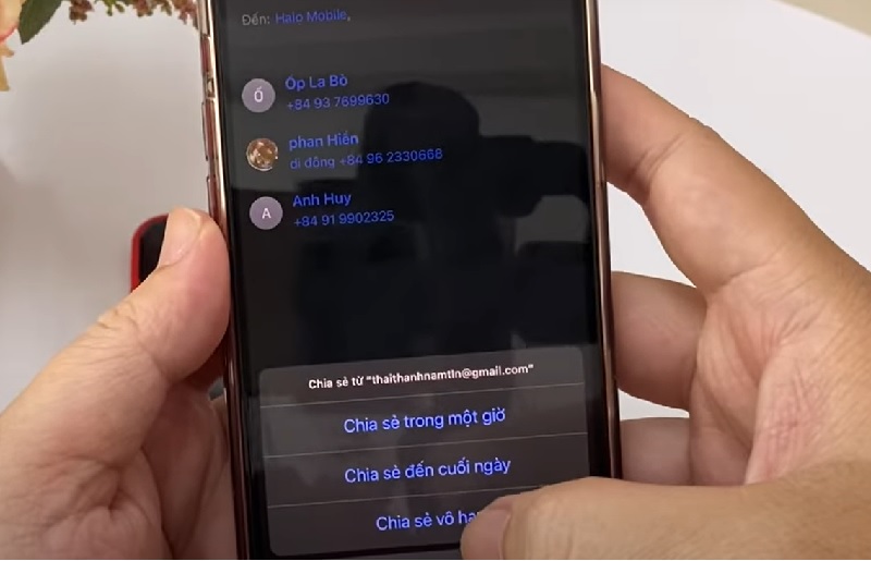 Nhập tên người nhận, chọn thời gian chia sẻ vị trí: 1 giờ, hết ngày hoặc mãi mãi.