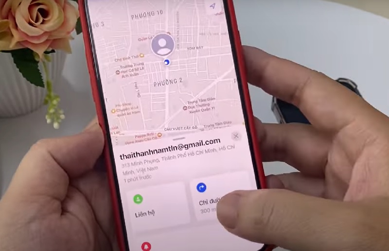 Máy 2 vào mục Người, chọn Máy 1 để định vị, yêu cầu Máy 1 bật chia sẻ trước.