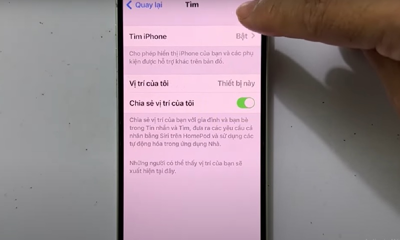 Vào Cài đặt → [Tên bạn] → Tìm, đăng nhập Apple ID hoặc tạo mới nếu chưa có tài khoản.