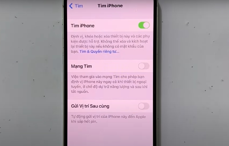 Chọn Tìm iPhone và bật tính năng này lên.