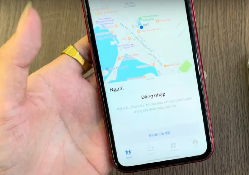Đăng nhập Apple ID, vào iCloud, chọn “Tìm iPhone” để bắt đầu định vị thiết bị.