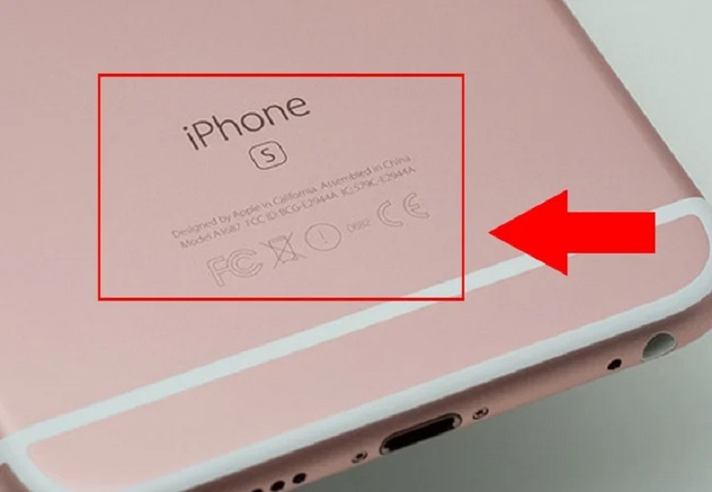 Một số iPhone có khắc mã IMEI nhỏ ở mặt sau, bạn có thể quan sát kỹ để tìm