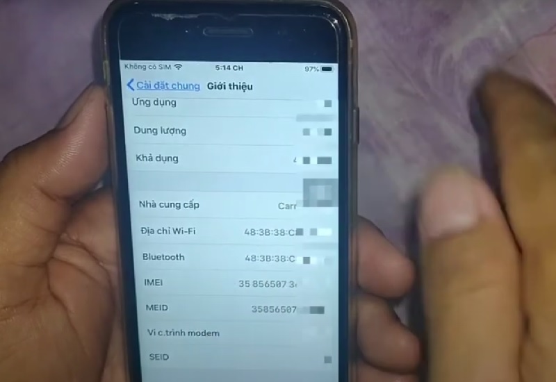 Vào Cài đặt → Cài đặt chung → Giới thiệu, kéo xuống sẽ thấy mục hiển thị mã IMEI.