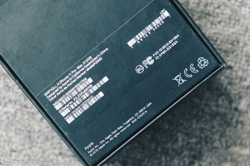 Nếu còn giữ hộp iPhone, bạn có thể tìm mã IMEI trên tem dán bên ngoài hộp
