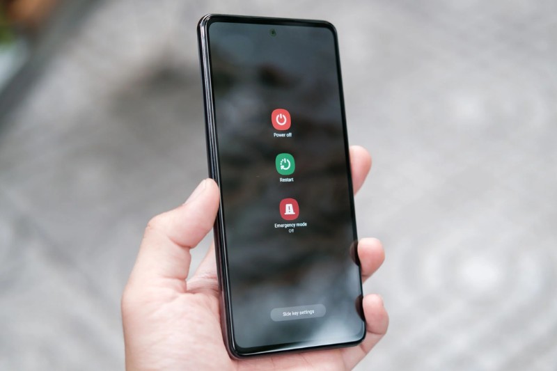 Cách sửa điện thoại Samsung bị vô nước ngay lập tức