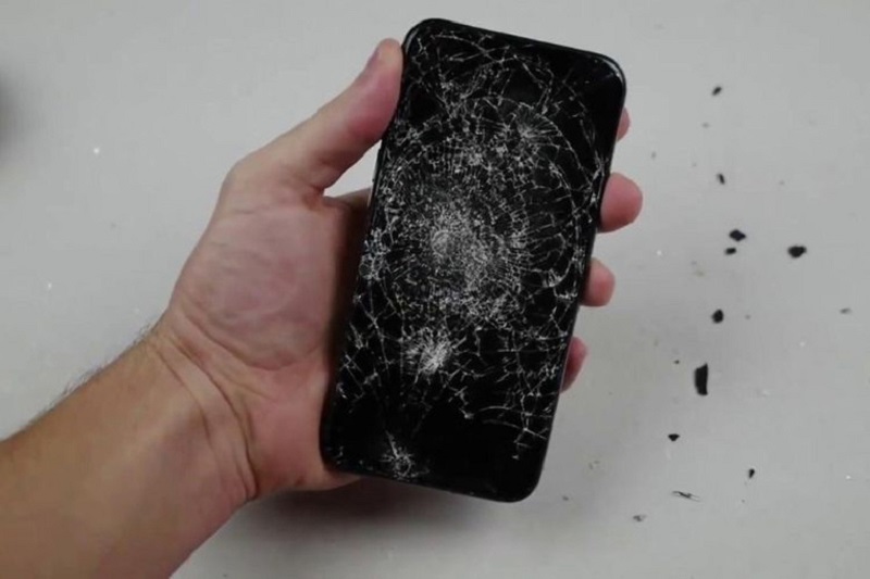 Nguy cơ khi sử dụng điện thoại bị cháy màn hình