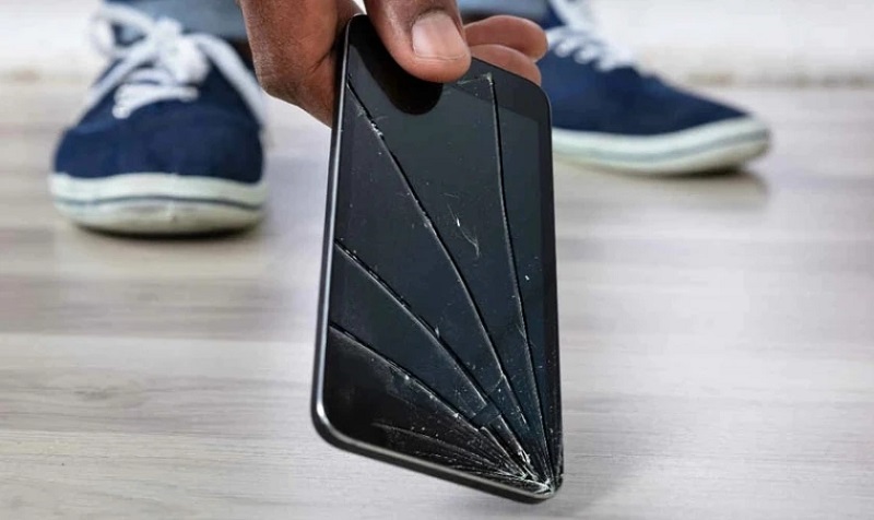 Khi nào nên đi sửa điện thoại bị cháy màn hình?