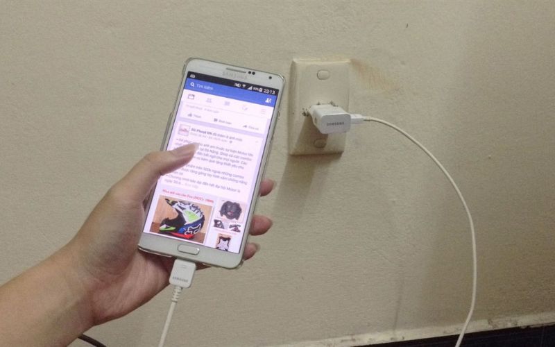 Nguyên nhân điện thoại Samsung báo thiết bị quá nóng