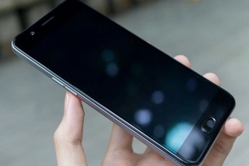 Cách khắc phục điện thoại Samsung bị rơi không lên màn hình