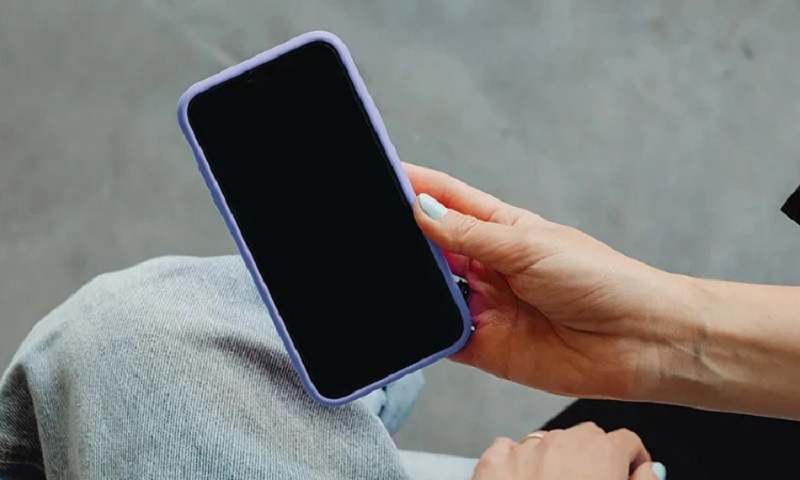 Điện thoại vẫn chạy nhưng không lên màn hình