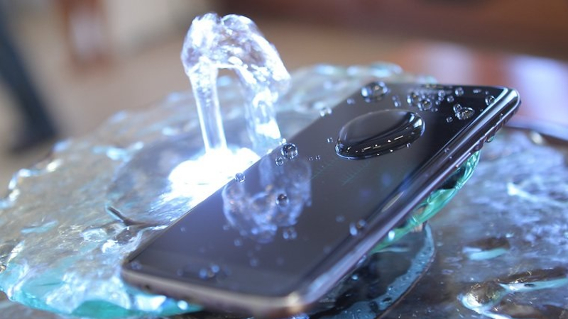 Vì sao màn hình điện thoại bị sọc ngang nhấp nháy?