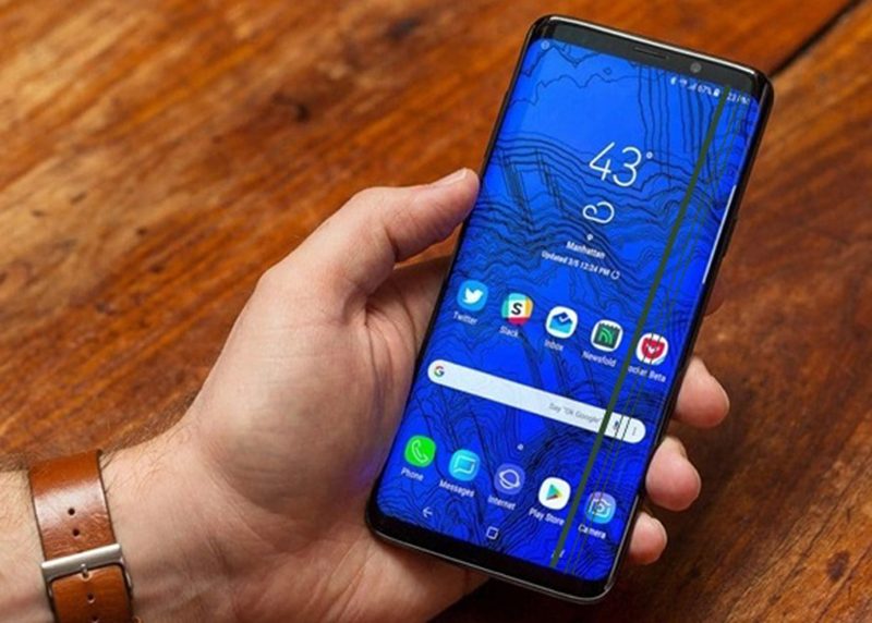 Vì sao màn hình điện thoại bị sọc ngang nhấp nháy?