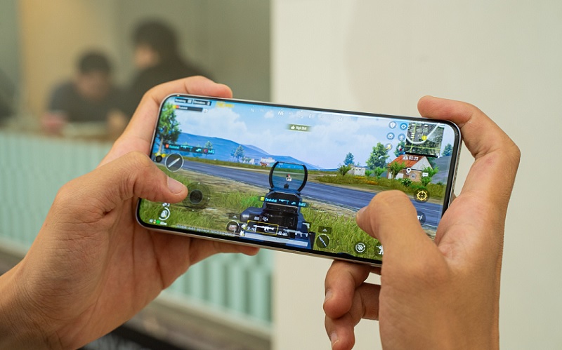 So sánh iPhone 17 Pro Max vs Xiaomi 15 Ultra qua màn hình