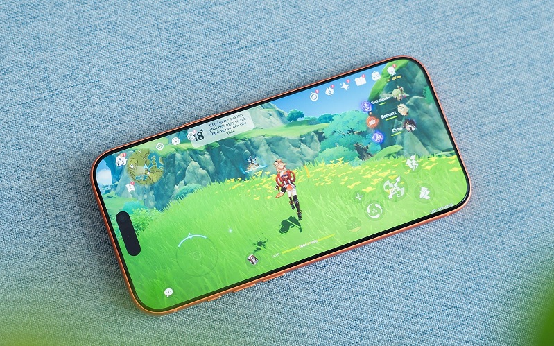 So sánh Galaxy Z Fold6 và iPhone 17 Pro Max qua khả năng chơi game