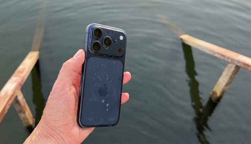 iPhone 17, iPhone Air rơi xuống nước cần làm gì?