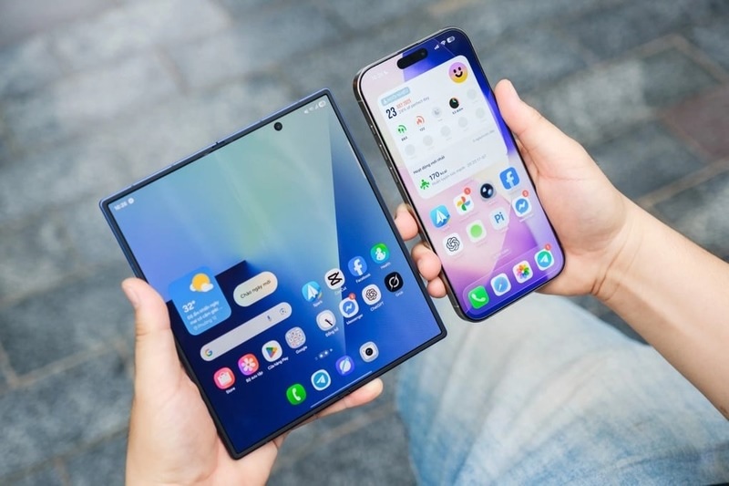 So sánh iPhone 17 vs Galaxy Z Fold 6 qua độ bền