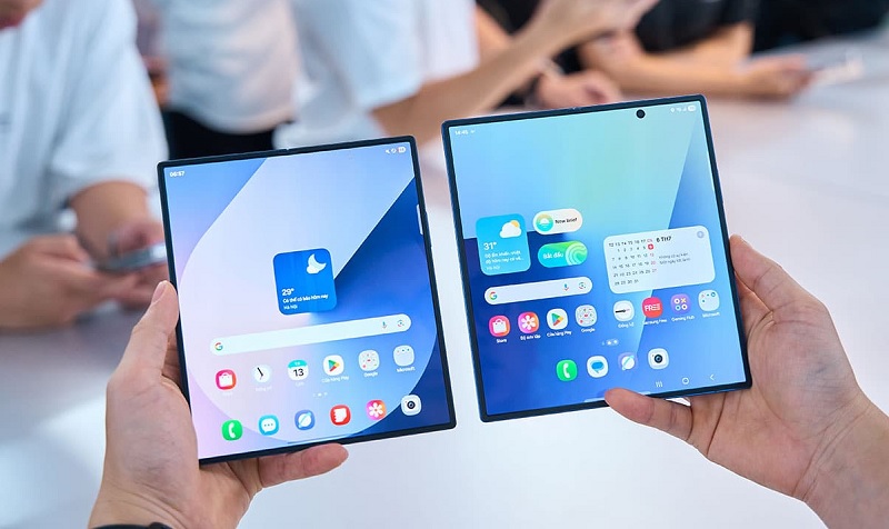 Nên mua iPhone 17 hay Galaxy Z Fold 6?