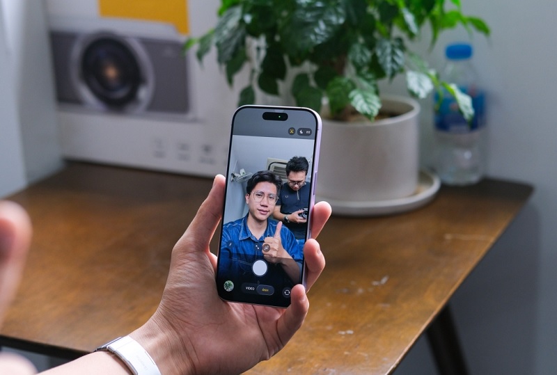 So sánh iPhone 17 vs Galaxy Z Fold 6 qua camera
