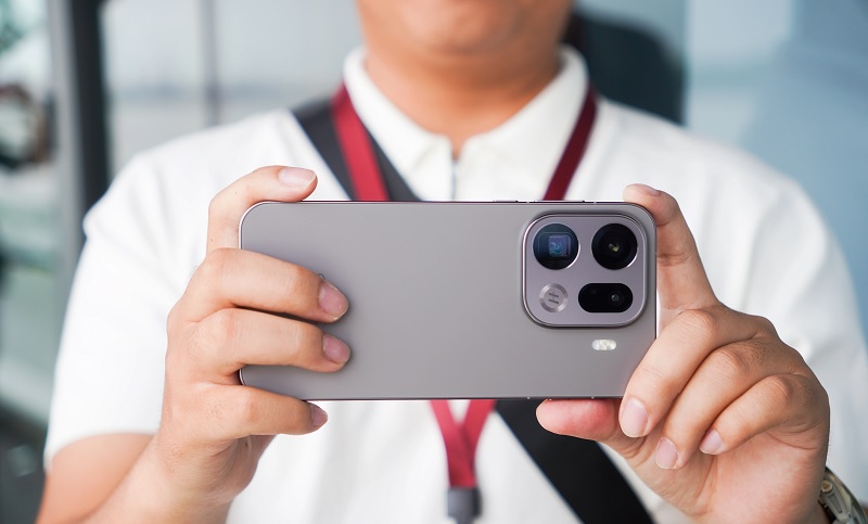 OPPO Find X9 Pro và iPhone Air qua dung lượng bộ nhớ