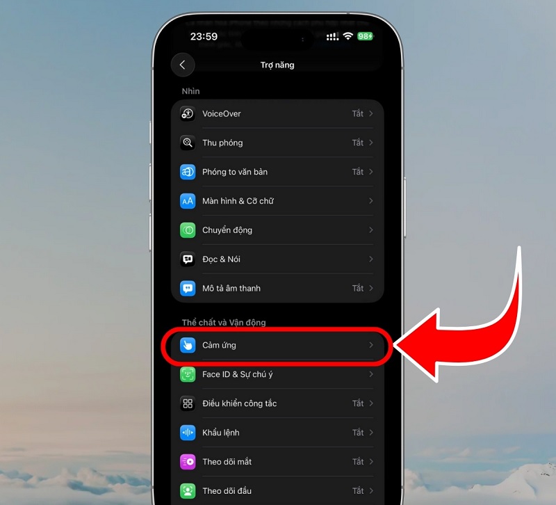 Chạm vào mặt lưng iPhone tắt màn hình iPhone 17 Pro Max