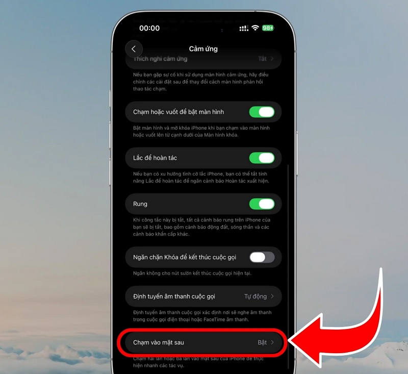 Chạm vào mặt lưng iPhone tắt màn hình iPhone 17 Pro Max