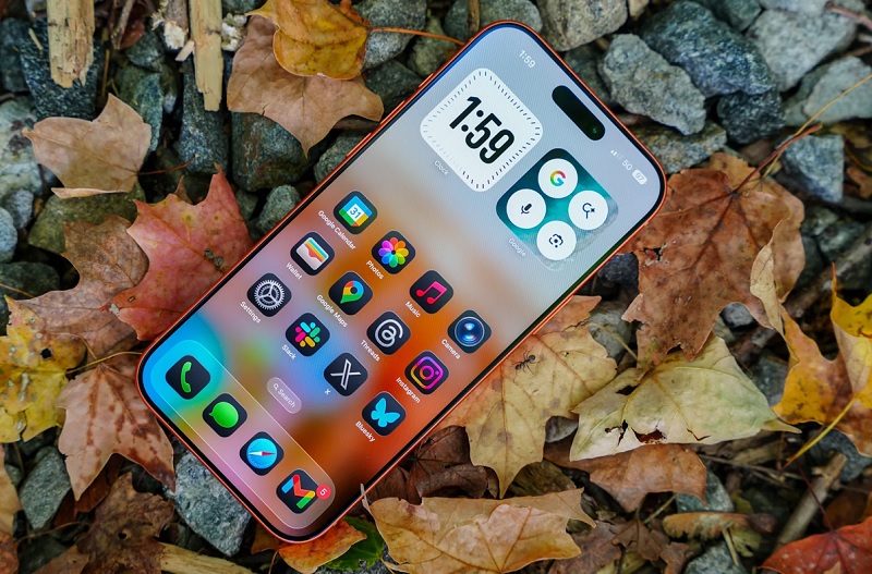 So sánh iPhone 17 Pro Max và Huawei Mate XT qua màn hình