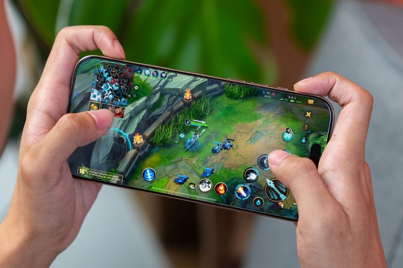 So sánh iPhone 17 và iPhone 12 qua Khả năng chơi game