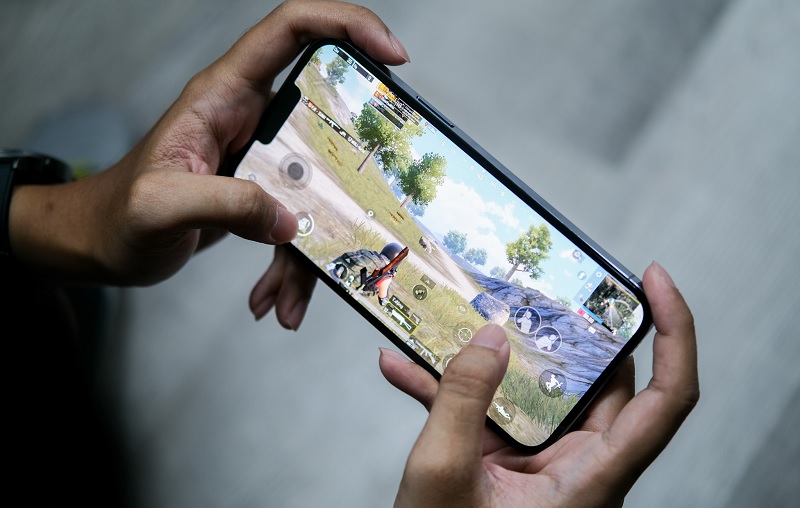 So sánh iPhone Air và iPhone 13 Pro qua khả năng chơi game