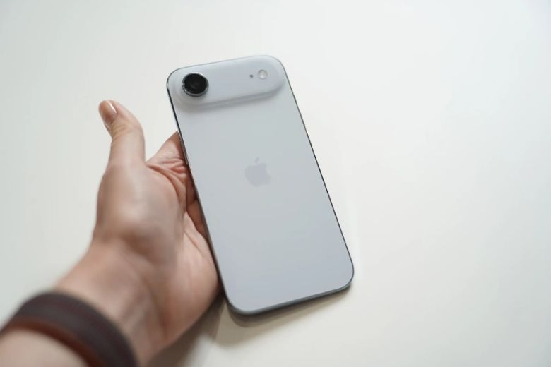 Có nên nâng cấp từ iPhone 13 thường lên iPhone Air không?