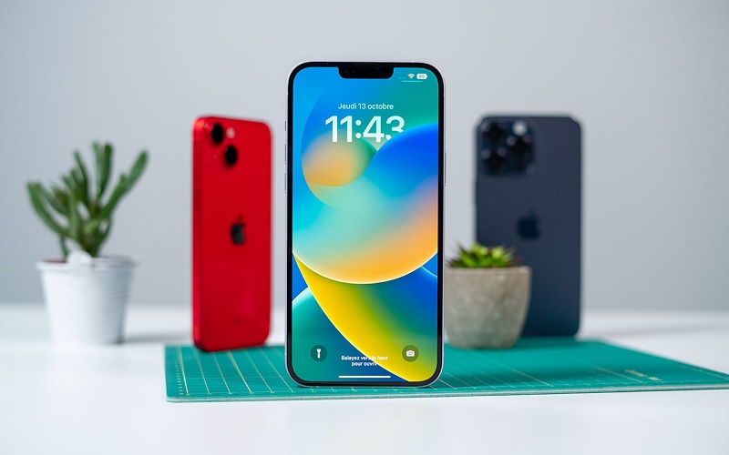 So sánh iPhone Air và iPhone 14 Plus qua màn hình