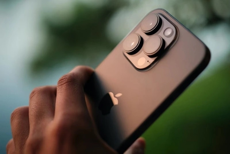 So sánh iPhone Air và iPhone 15 Pro Max qua dung lượng bộ nhớ