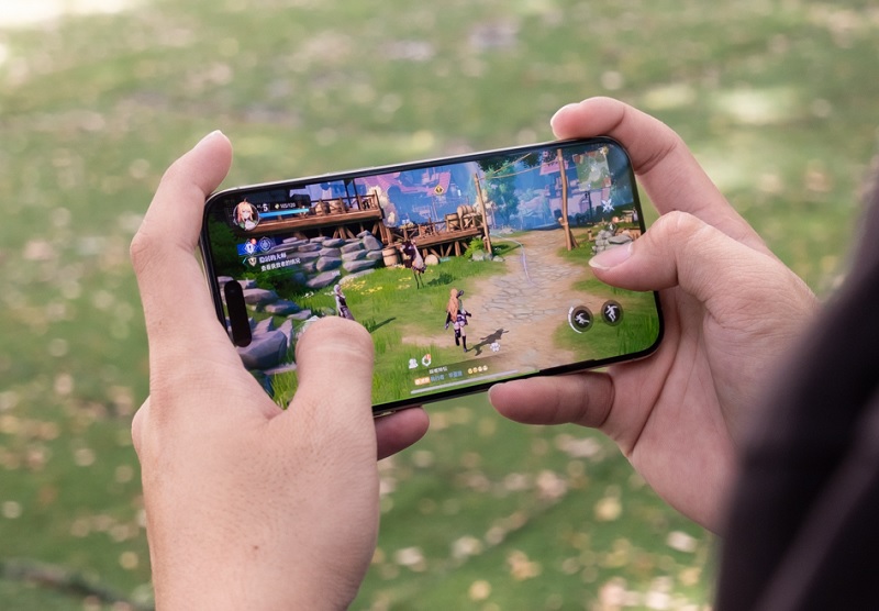 So sánh iPhone Air và iPhone 15 Pro Max qua khả năng chơi game