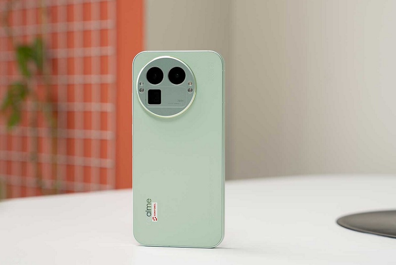 So sánh Realme GT 8 Pro và iPhone 17 Pro Max qua dung lượng bộ nhớ