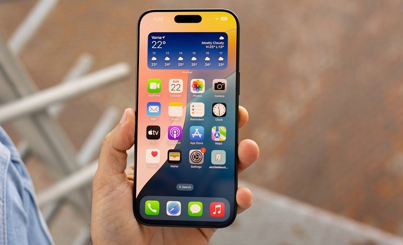 Realme GT 8 Pro và iPhone 17 Pro Max qua màn hình