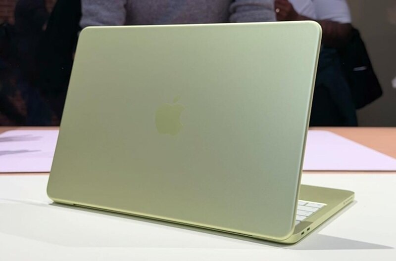 So sánh MacBook Neo và Macbook Air M3 qua màu sắc