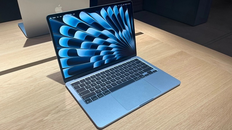 MacBook Air M5 màu xanh đen (Đêm xanh thẳm)
