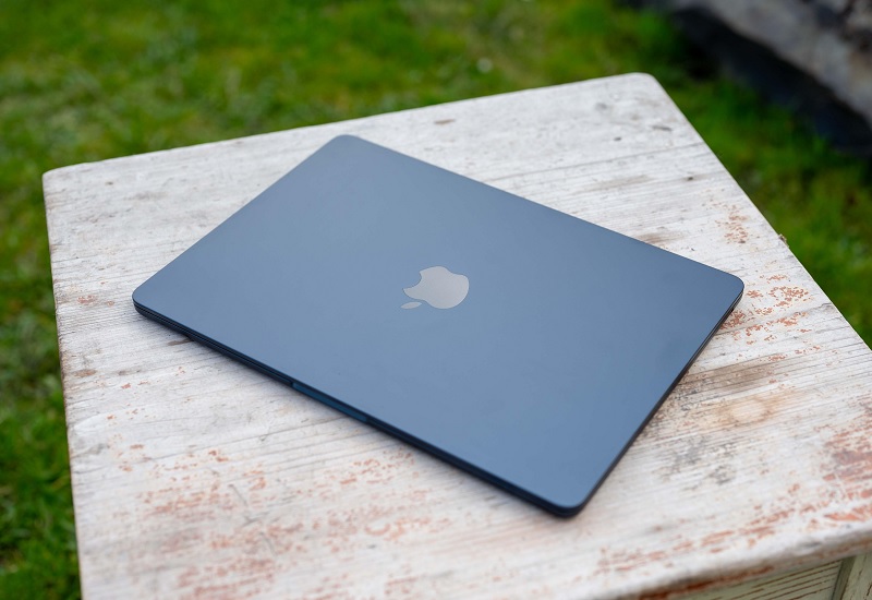 MacBook Air M4 màu xanh đen