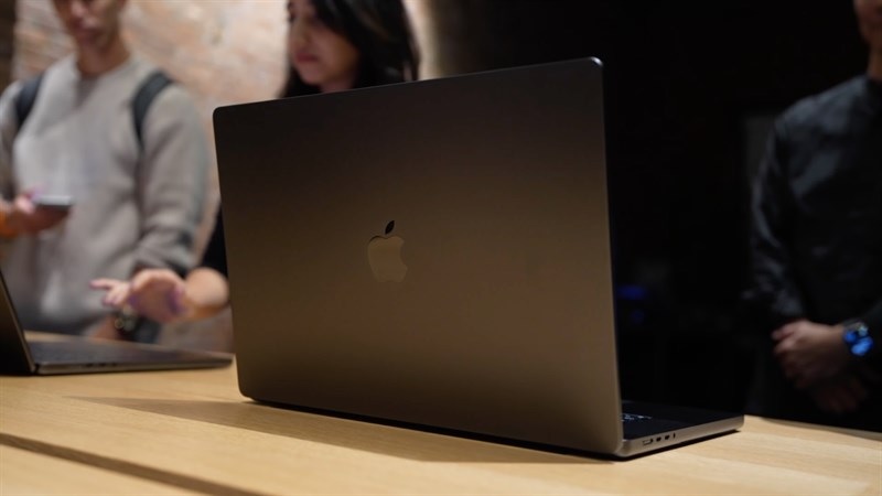 MacBook Pro M3 màu đen