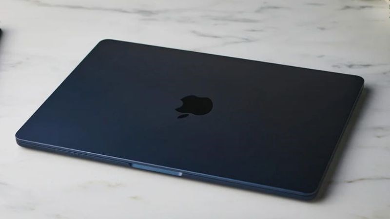MacBook Air M2 màu đen