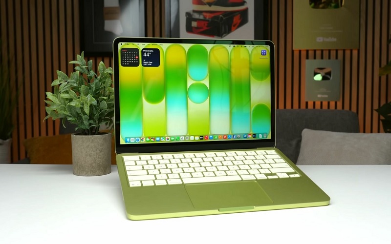 So sánh MacBook Neo và MacBook Air M2 qua bàn phím và Touchpad