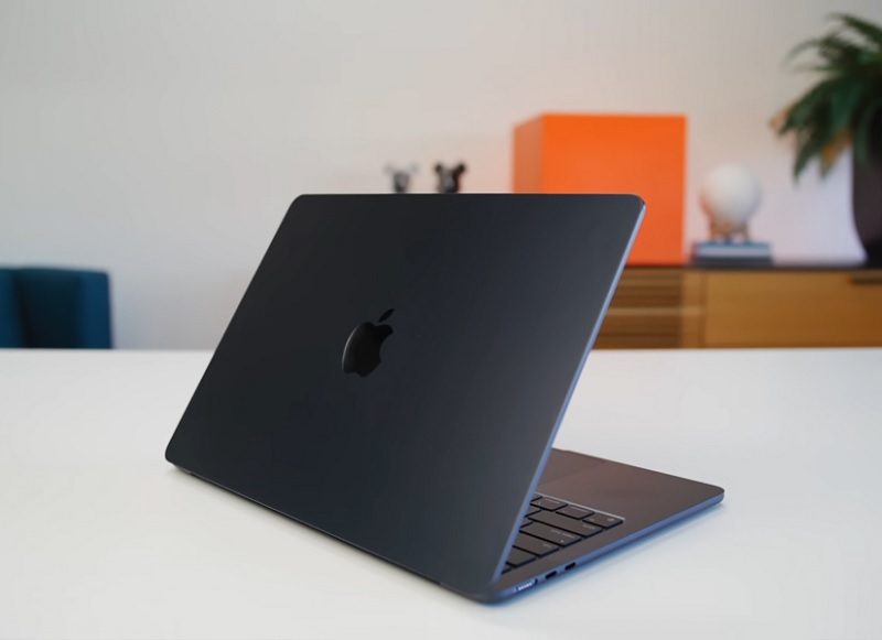So sánh Asus Vivobook S 15 và MacBook Air M3 qua thiết kế