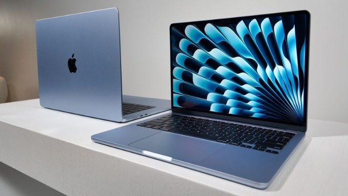 So sánh MacBook Air M1 và MacBook Air M4 qua hỗ trợ phần mềm và khả năng tương thích