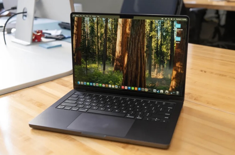So sánh Macbook Pro M4 và Macbook Pro M2 qua màn hình