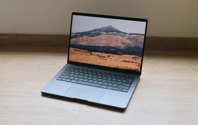 So sánh MacBook Pro M5 và MacBook Pro M2 qua thiết kế