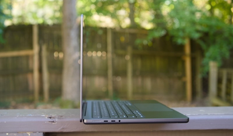 So sánh MacBook Pro M5 và MacBook Pro M2 qua pin và thời gian sử dụng