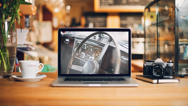 Màn hình Macbook bị xoay ngược