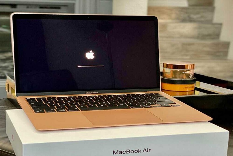 Dấu hiệu nhận biết MacBook đang bị treo khi Update