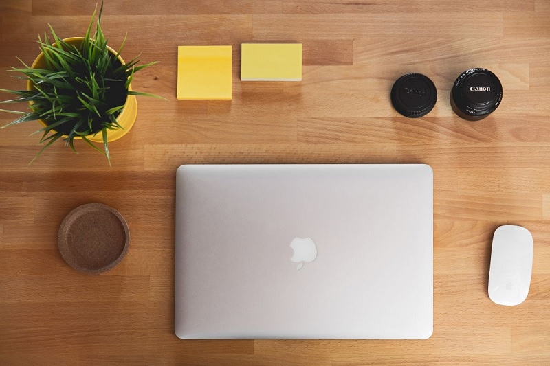 So sánh Macbook và Laptop Gaming qua pin và thời gian sử dụng